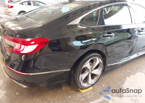 2018 Honda Accord Touring 2.0T from USA, damaged, VIN 1HGCV2F9XJA032905